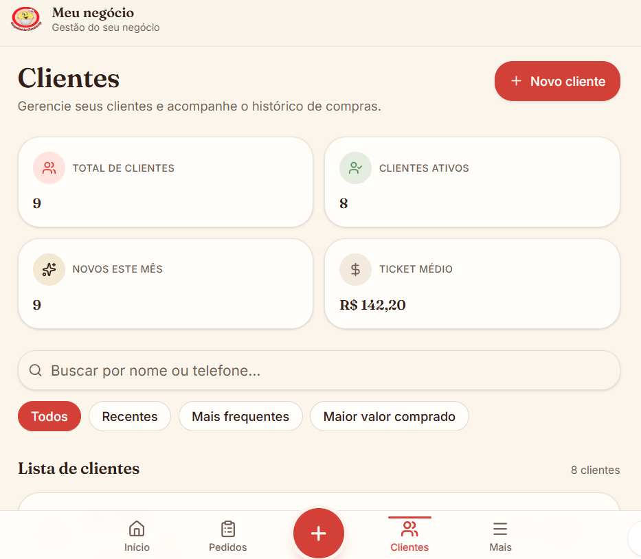 Tela de Clientes do Claudinha App com total de clientes, clientes ativos, ticket médio e lista de clientes
